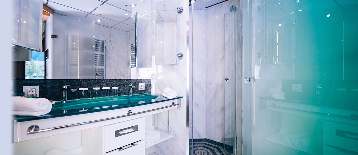 Hotel Victory Therme Erding Admiral's Cabin Hotel Victory Therme Erding Admiral's cabin. View: Elegant bathroom.