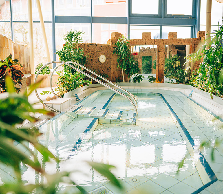 Einer von drei großen Mineralien Pools. Treppeneinstieg. Einer von drei großen Mineralien Pools. 