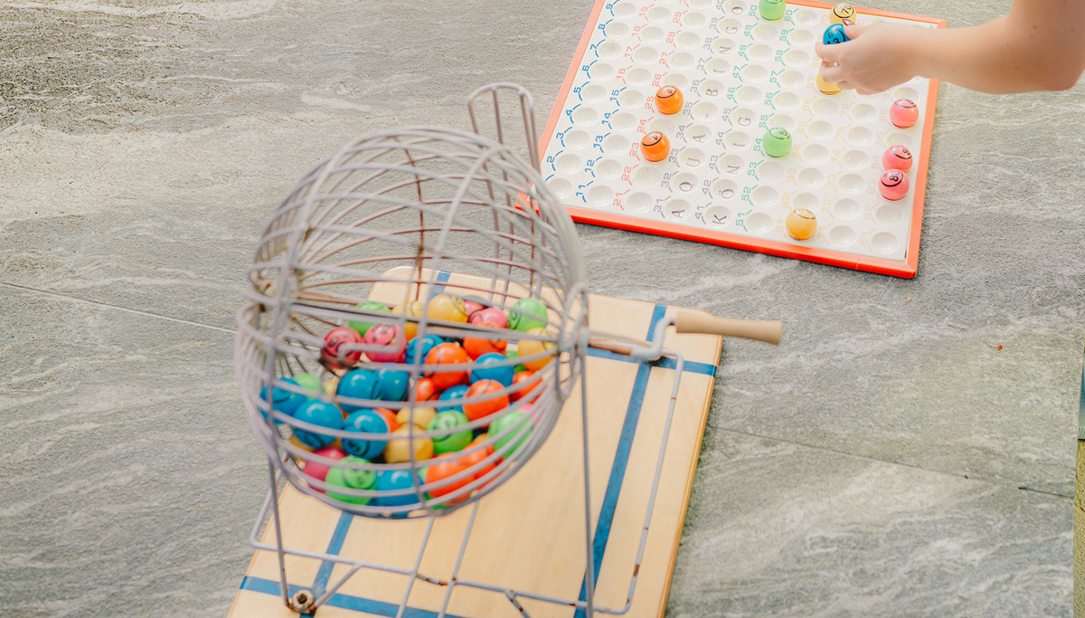 Aqua bingo game with many colourful balls