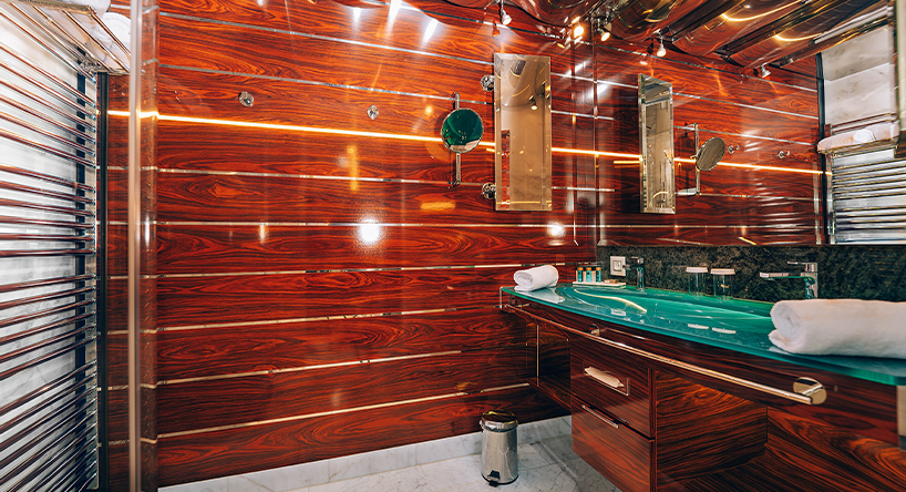 Hotel Victory Therme Erding Yacht Cabin Hotel Victory Therme Erding yacht cabin. View: Elegant bathroom.