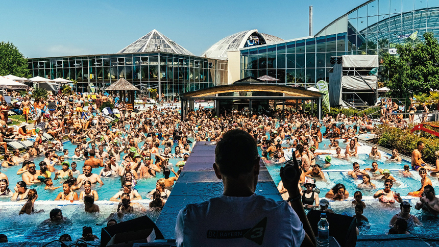 https://www.therme-erding.de/fileadmin/_processed_/8/4/csm_Die_Therme_Erding_feiert_ihr_Jubil%C3%A4um_mit_einer_unvergesslichen_Show_web_ab71766f0c.jpg