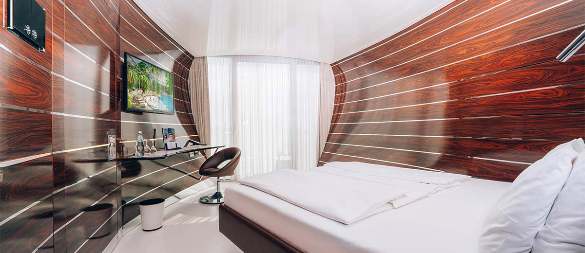 Hotel Victory Therme Erding Yacht Cabin Hotel Victory Therme Erding yacht cabin. View: From the entrance to the window.